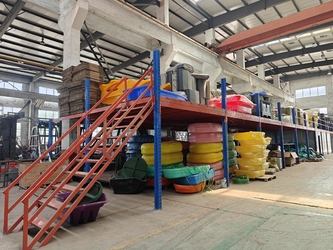 Changzhou Yingchuang Rotomolding Equipment Co,. Ltd निर्माता उत्पादन लाइन